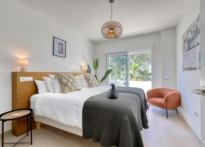 Penthouse Amaryllis - Dakterras & Private Pool Apartment *